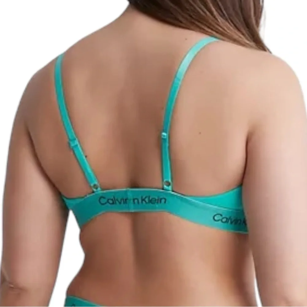 Calvin Klein New with tags
1996 Plus Size Unlined Bralette Size: 2X - Picture 3 of 9